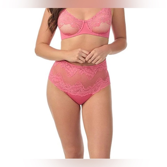Elegant Pink Lace Lingerie Set - Picture 1 of 7